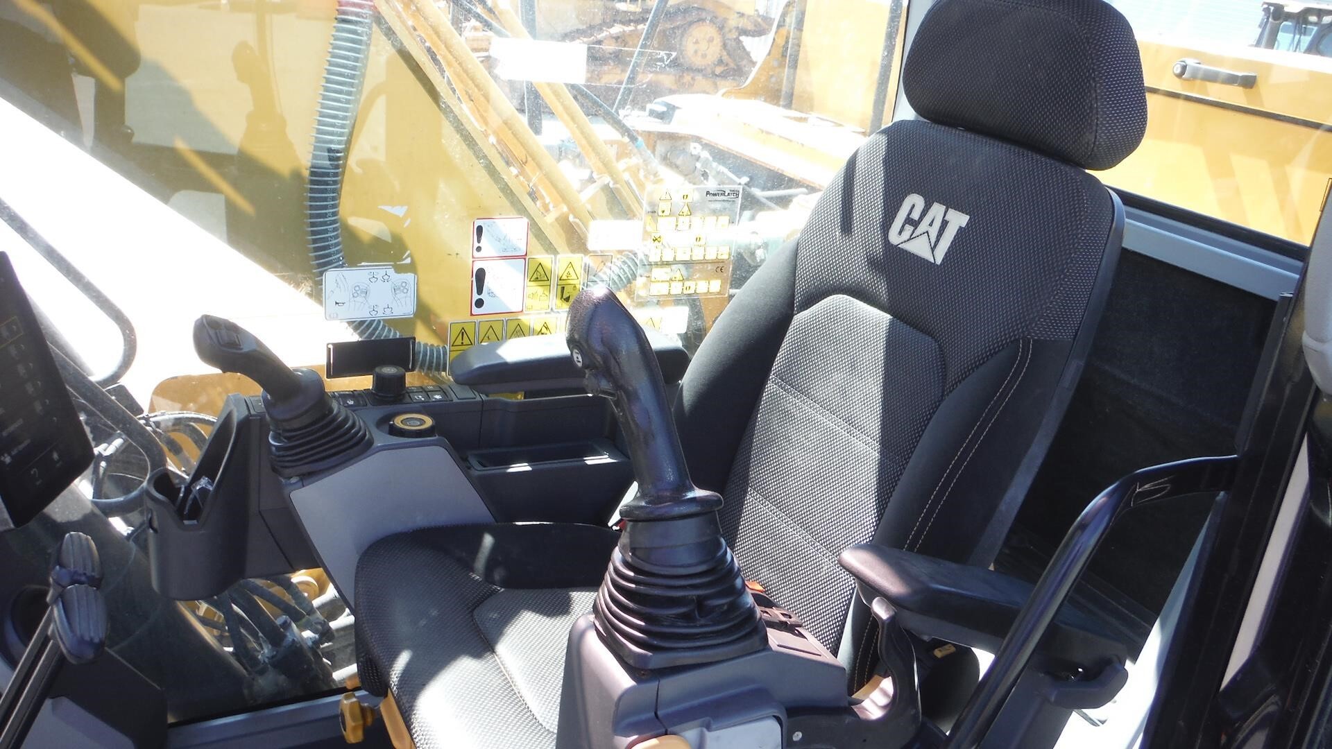 Used 2018 CATERPILLAR Excavators 320 For Sale