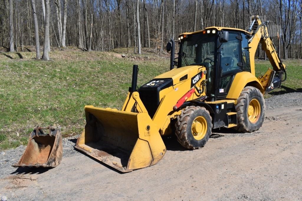 2018 CAT 420F2 Backhoe